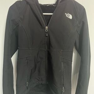 North face coat, new without tags fitted lined super cute!!